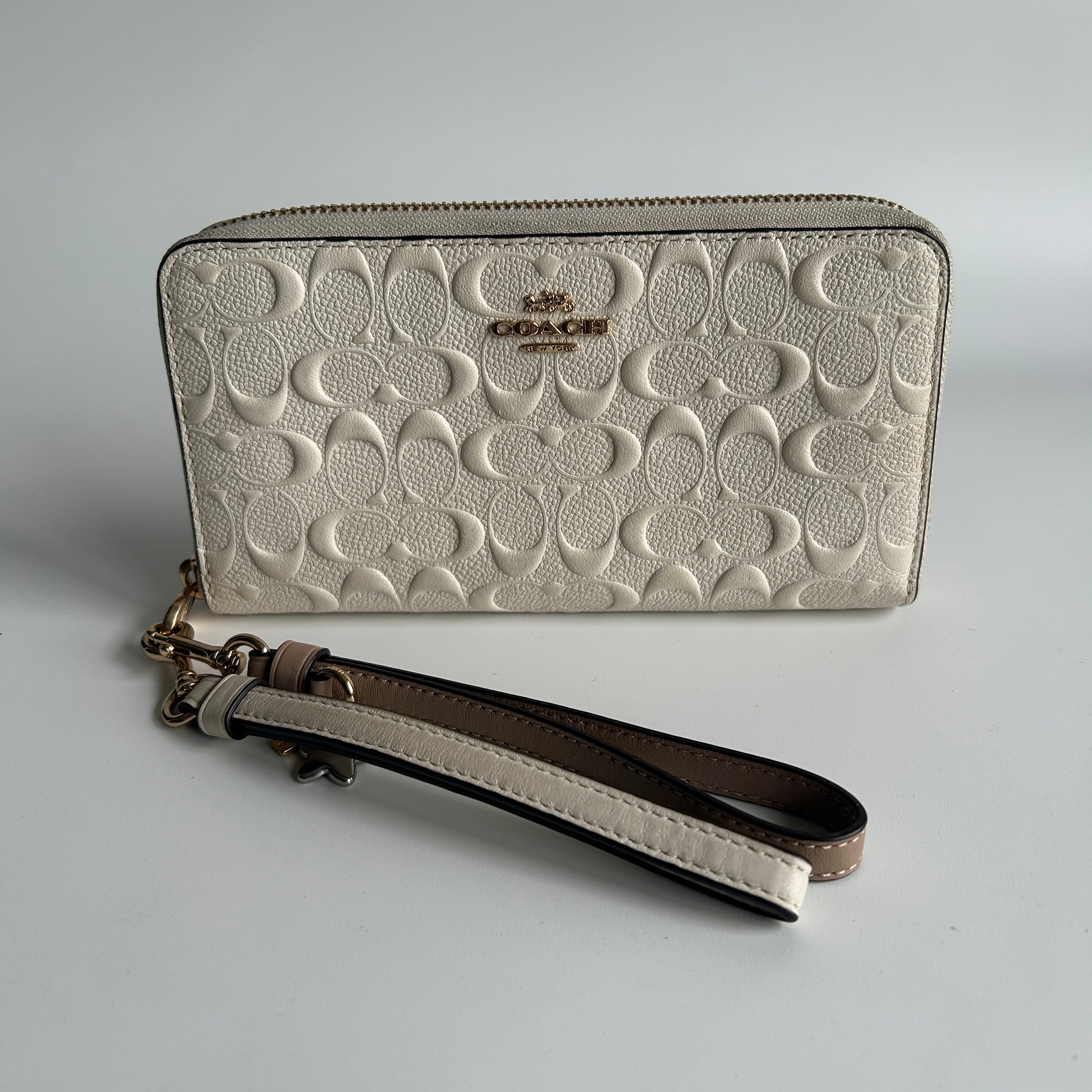 Coach Signature Embossed Chalk White Pebbled Leather Wristlet Excellent