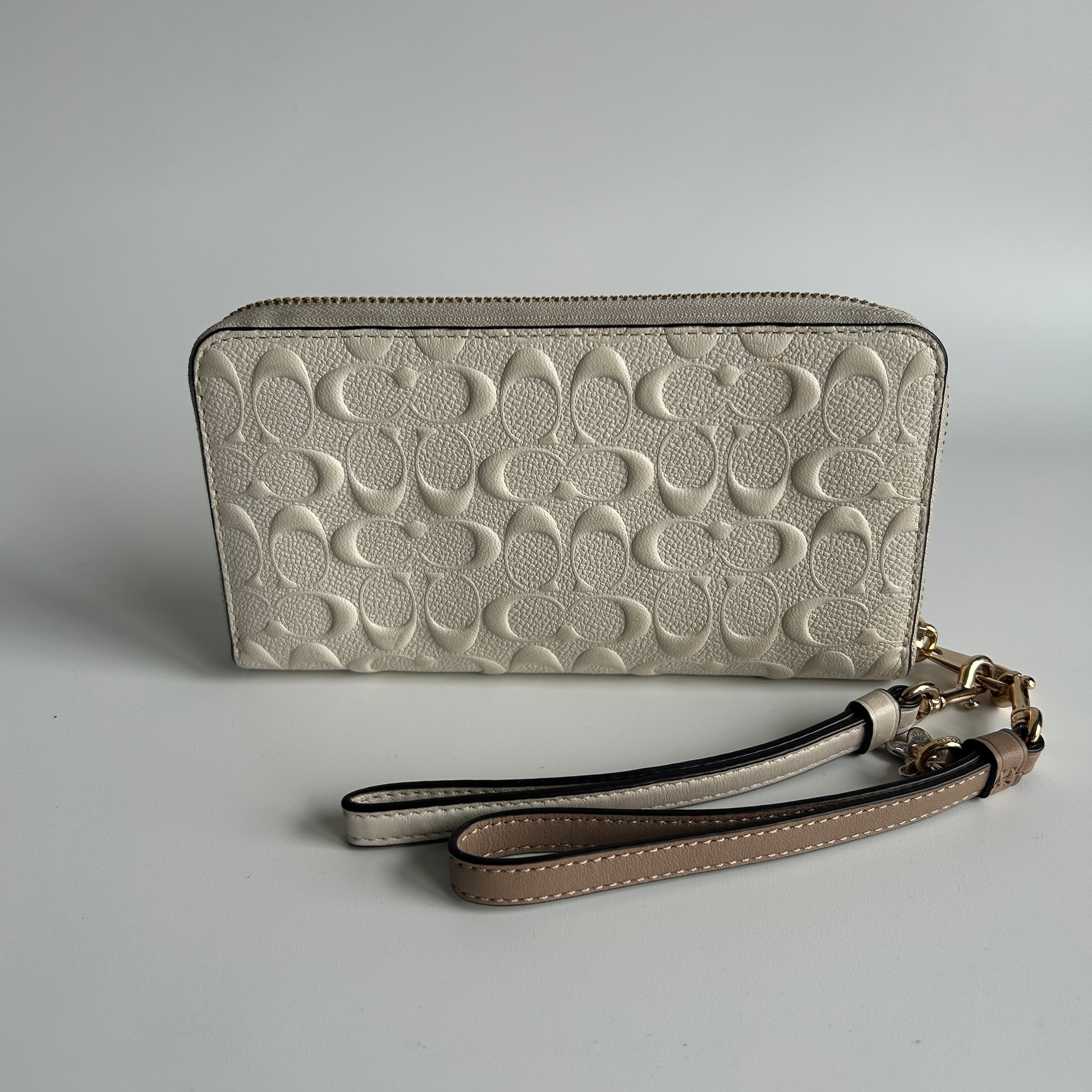 Coach Signature Embossed Chalk White Pebbled Leather Wristlet Excellent
