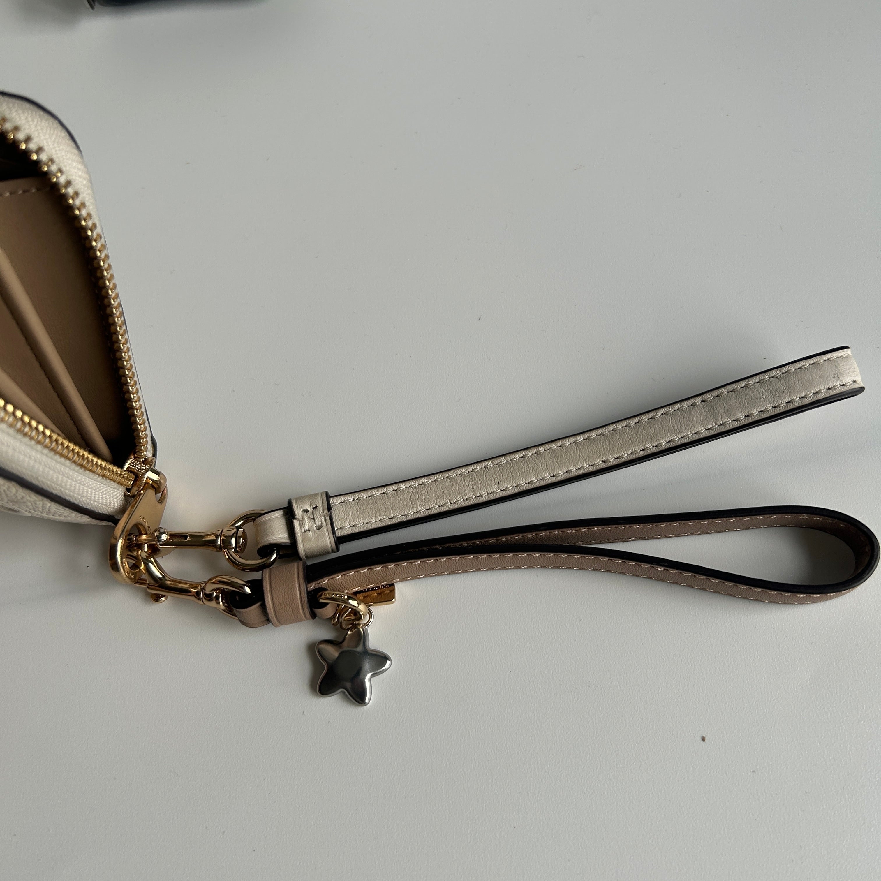 Coach Signature Embossed Chalk White Pebbled Leather Wristlet Excellent