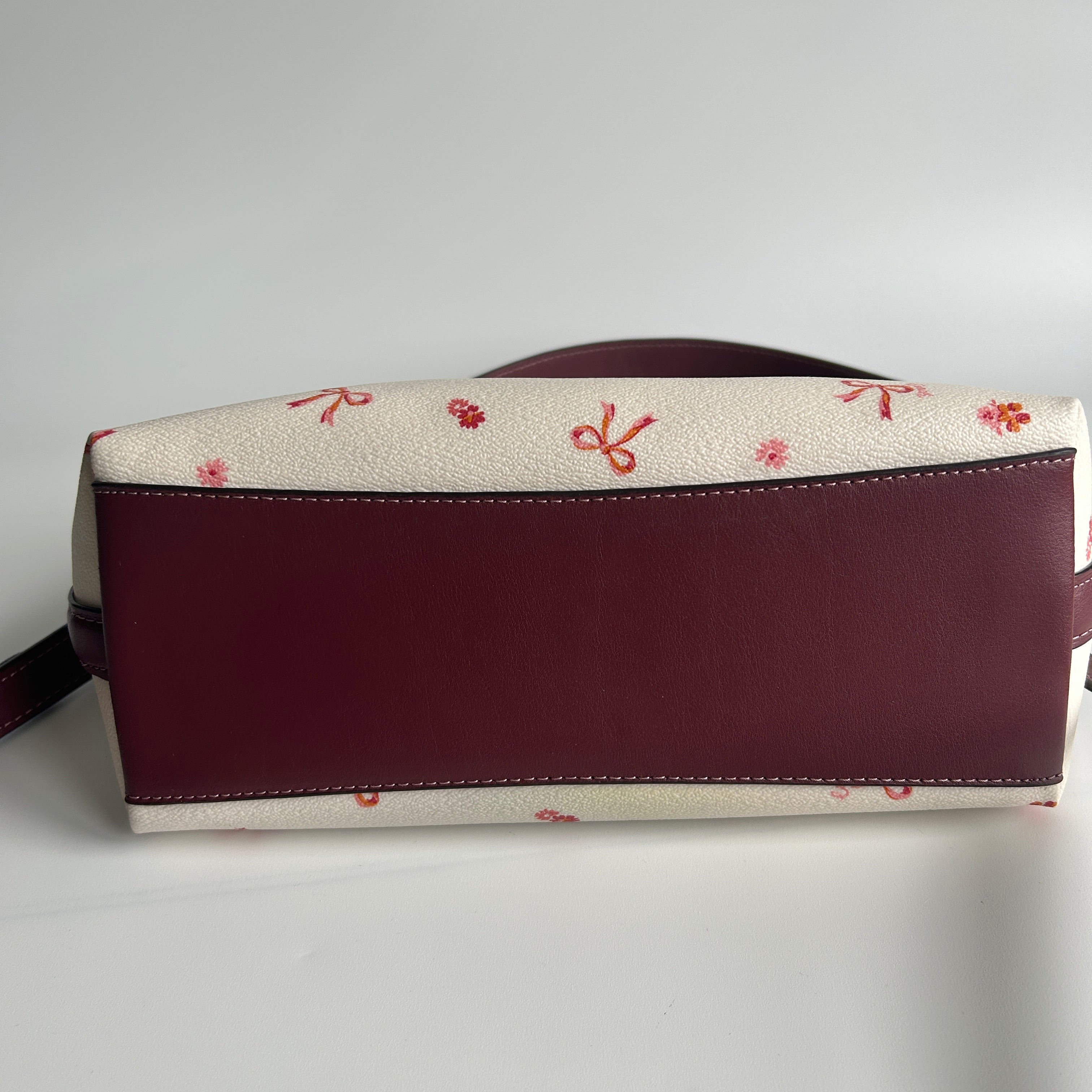 Coach Clara Chalk White Bow Print Pebbled Leather Shoulder Bag CN687 Excellent