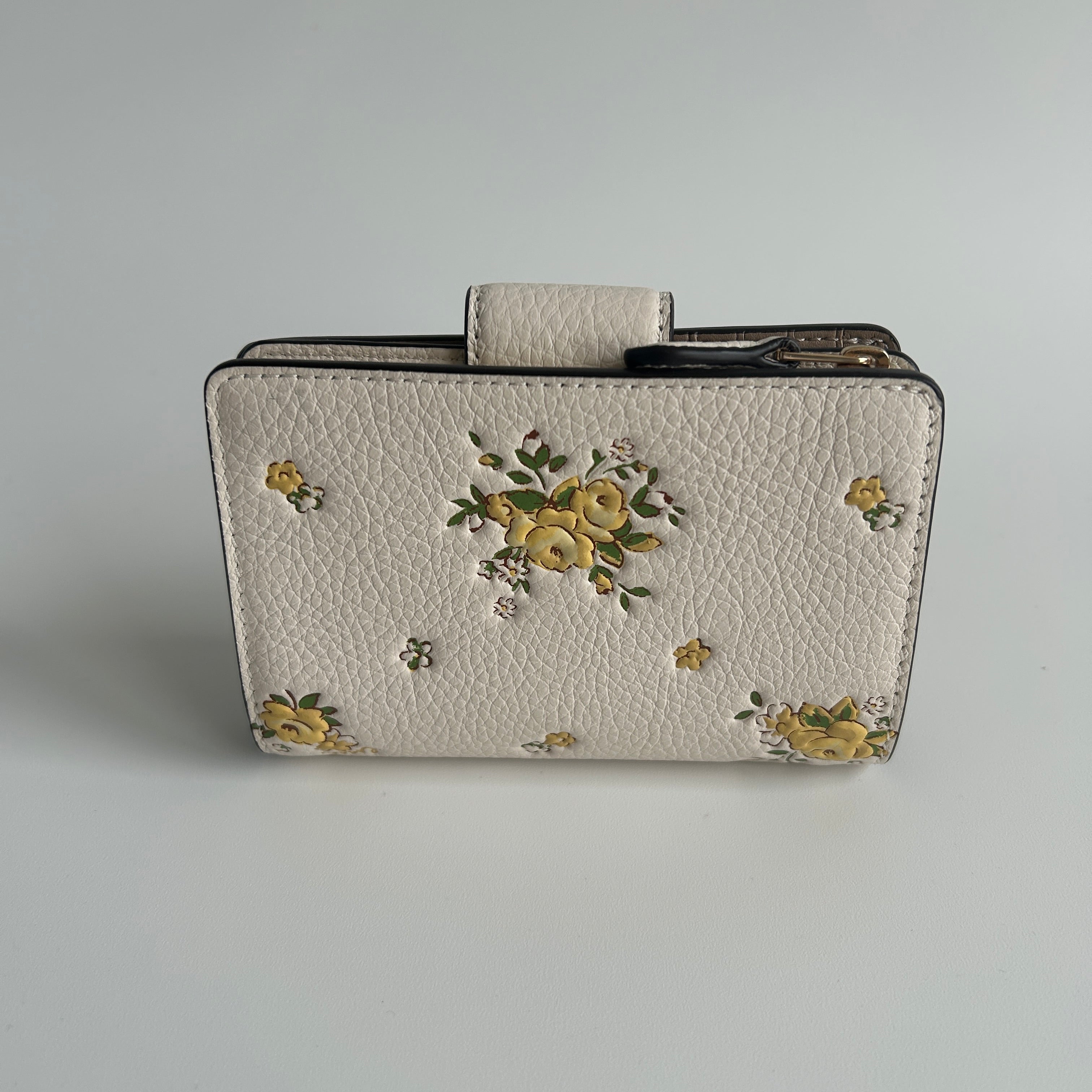 Coach Medium Corner Zip Wallet Chalk White Floral Pebbled Leather Excellent