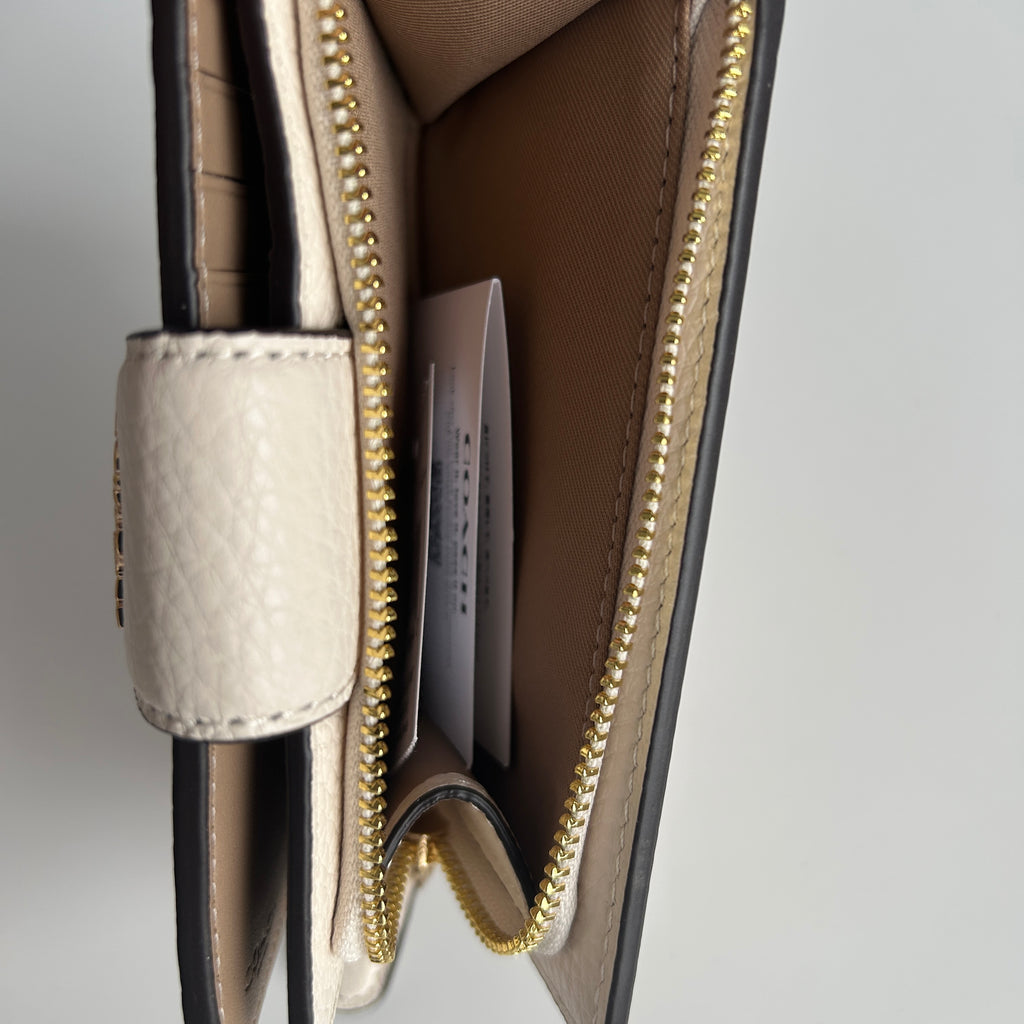 Coach Medium Corner Zip Wallet Chalk White Floral Pebbled Leather Excellent