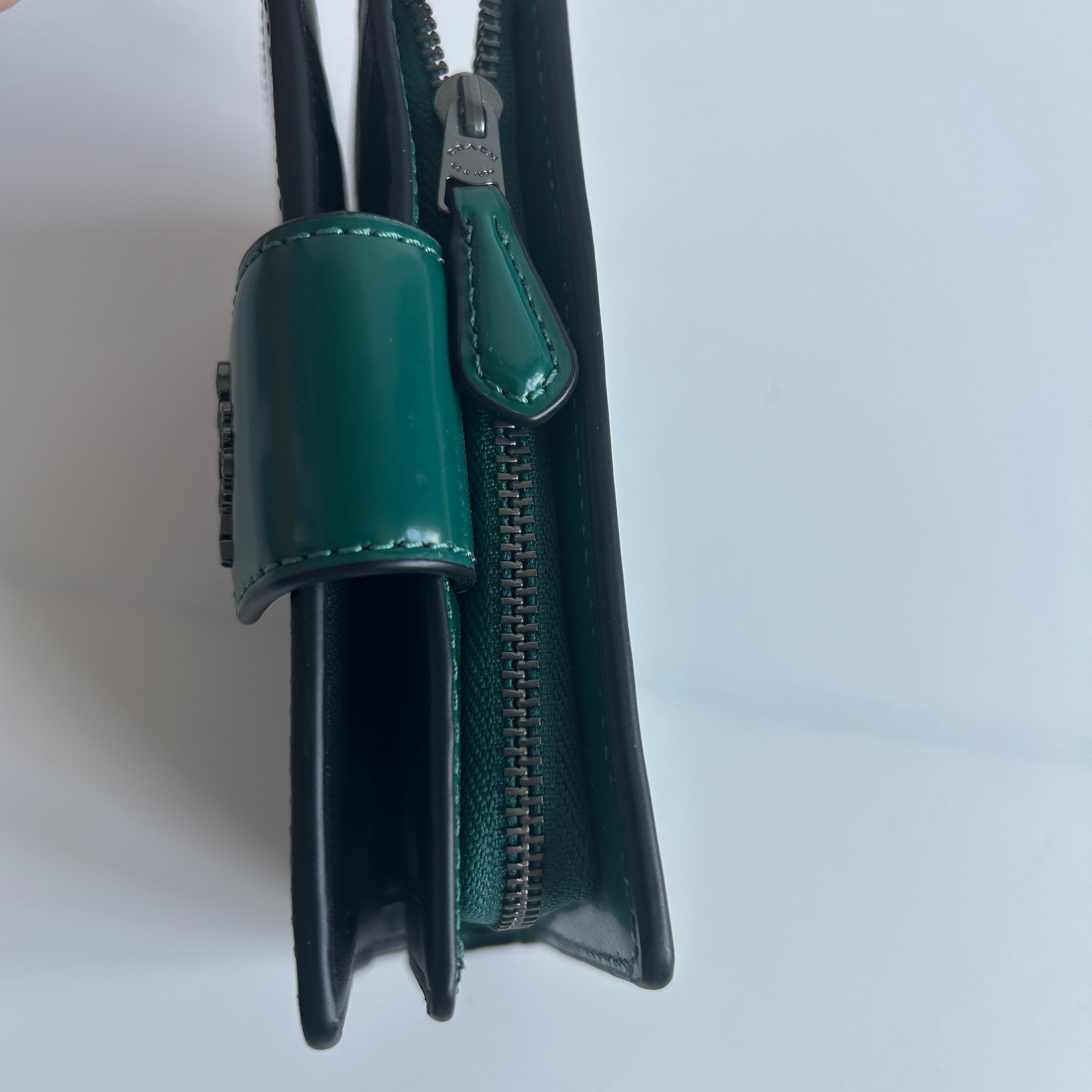 Coach Medium Corner Zip Dark Green Leather Wallet C2862 Good