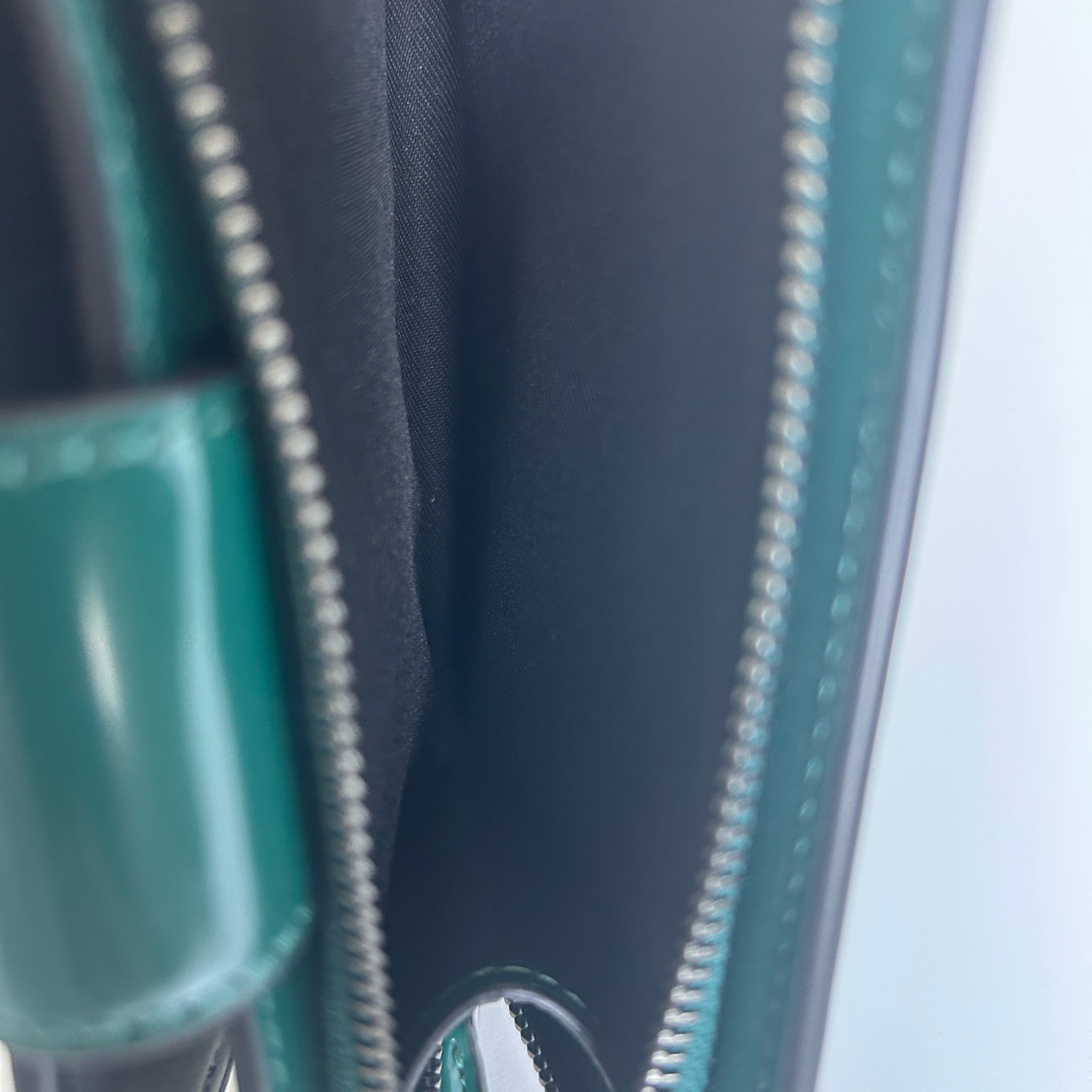 Coach Medium Corner Zip Dark Green Leather Wallet C2862 Good