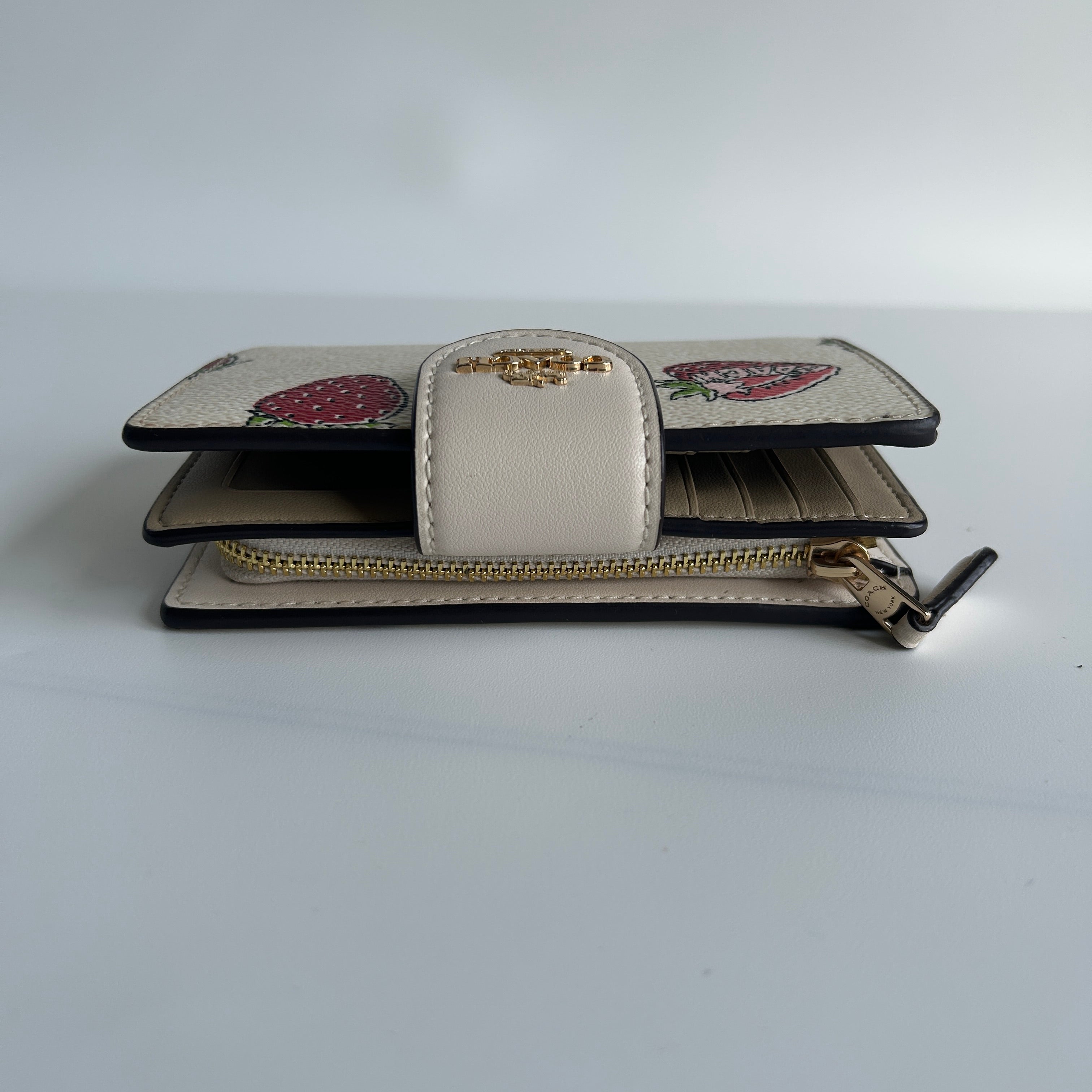 Coach Medium Corner Zip Strawberry Chalk White Leather Wallet Excellent