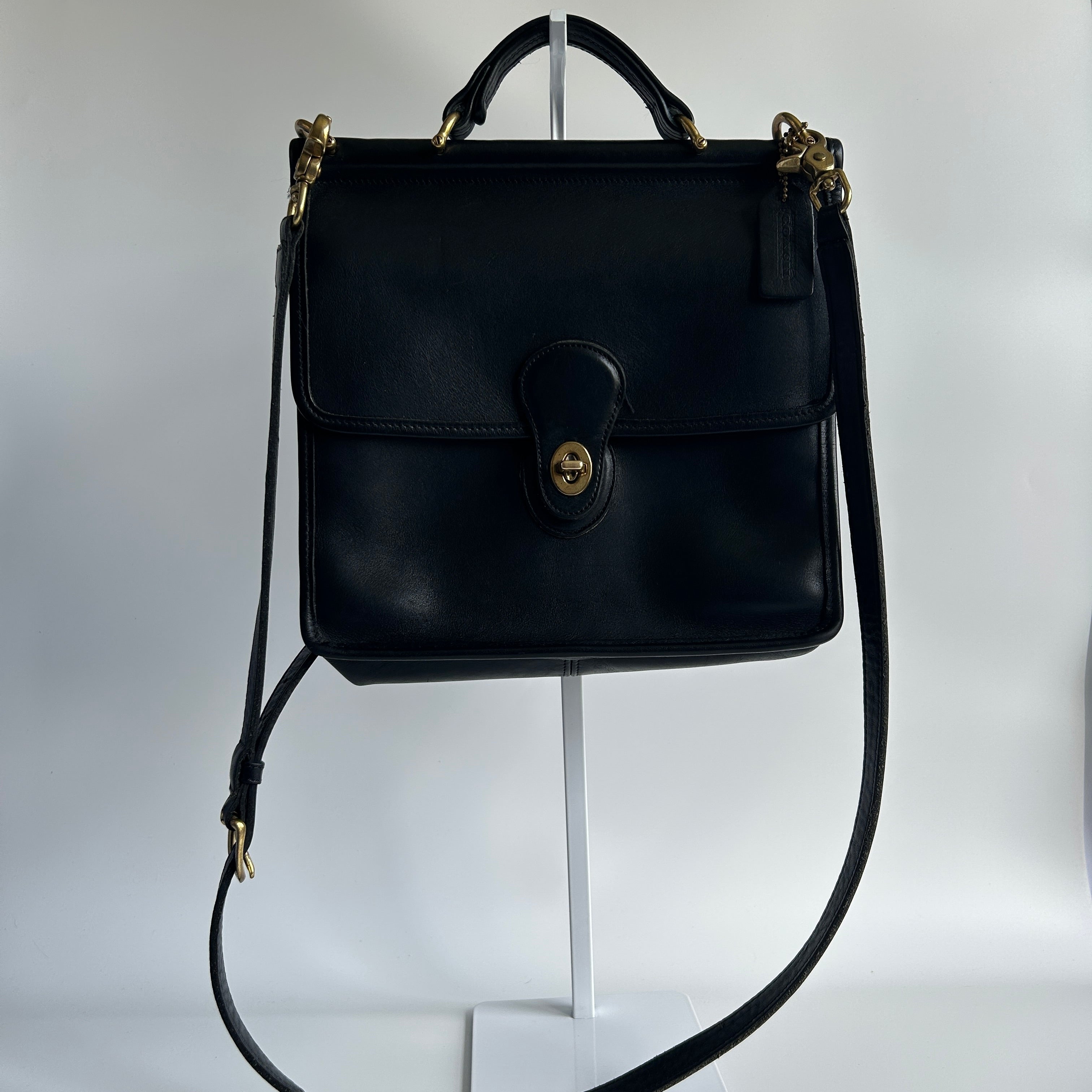 Coach Willis 9927 Black Glove Tanned Leather Crossbody Bag Excellent