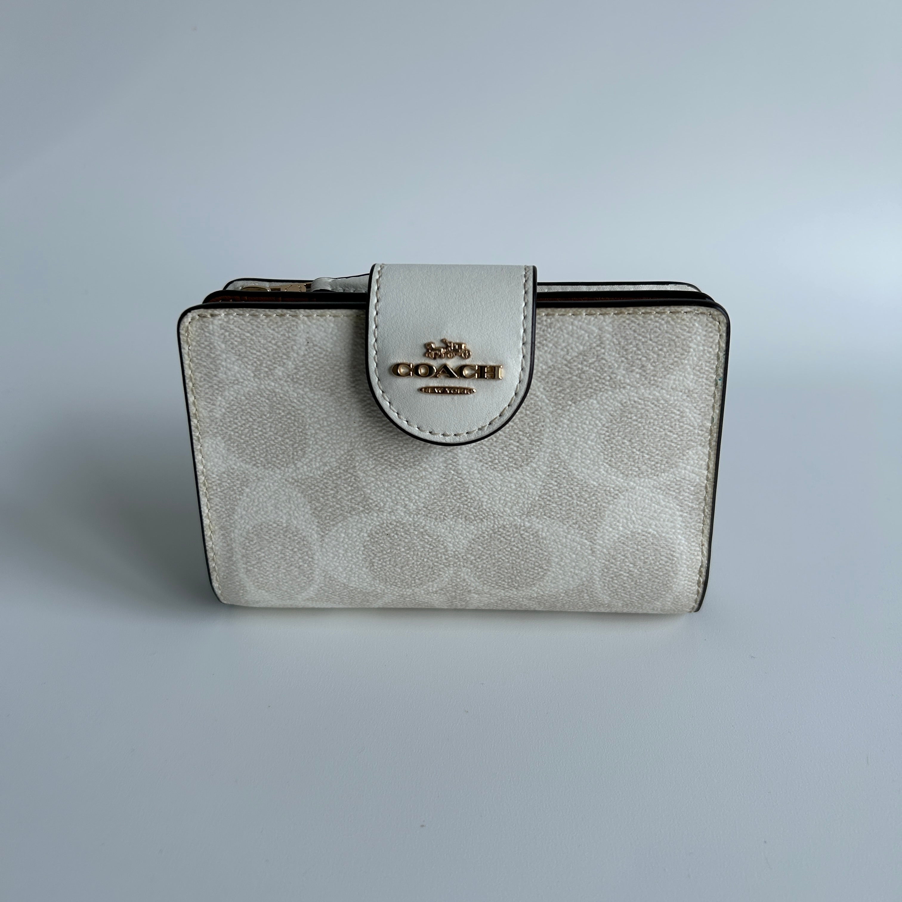Coach Medium Corner Zip Chalk White Signature Canvas Leather Wallet Excellent