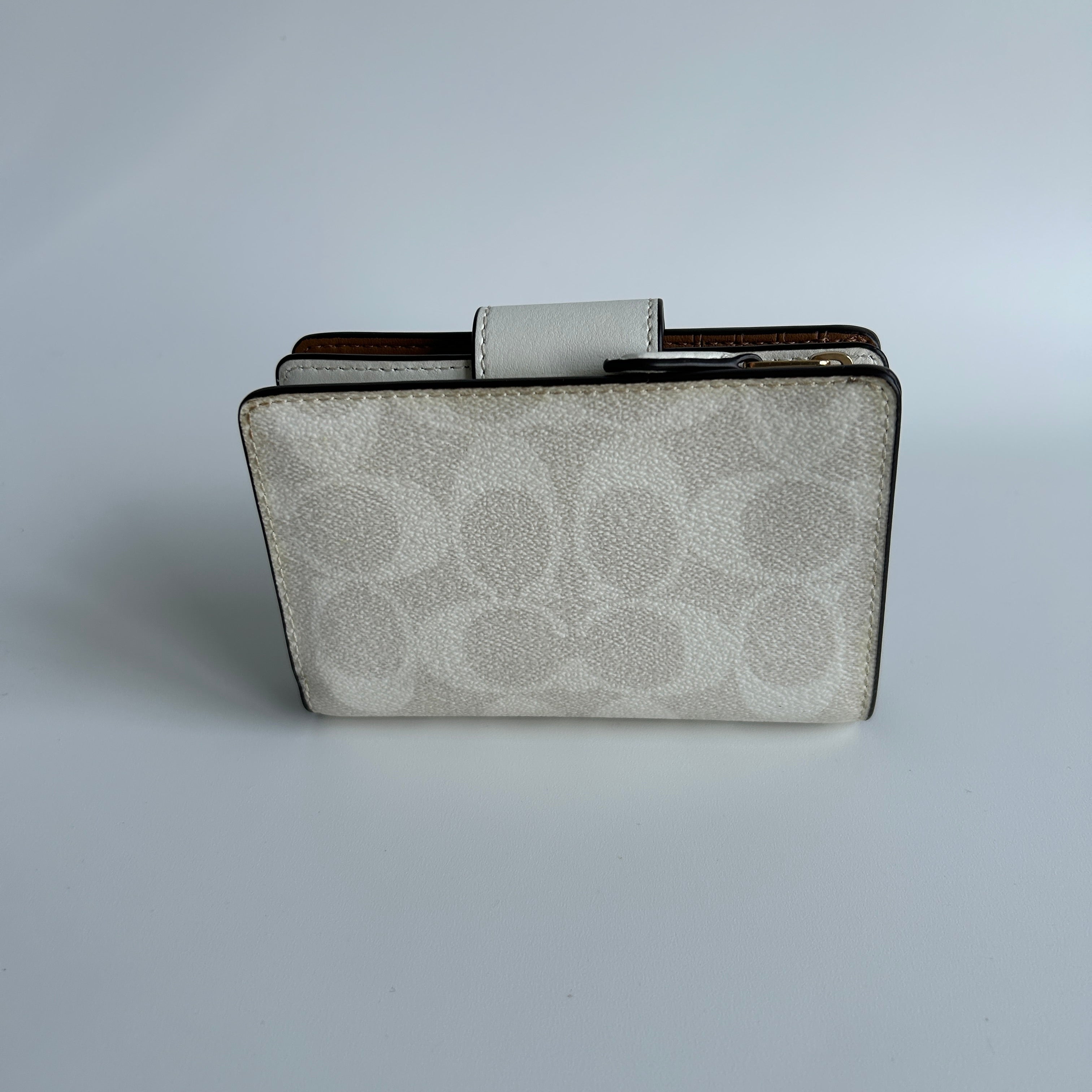 Coach Medium Corner Zip Chalk White Signature Canvas Leather Wallet Excellent