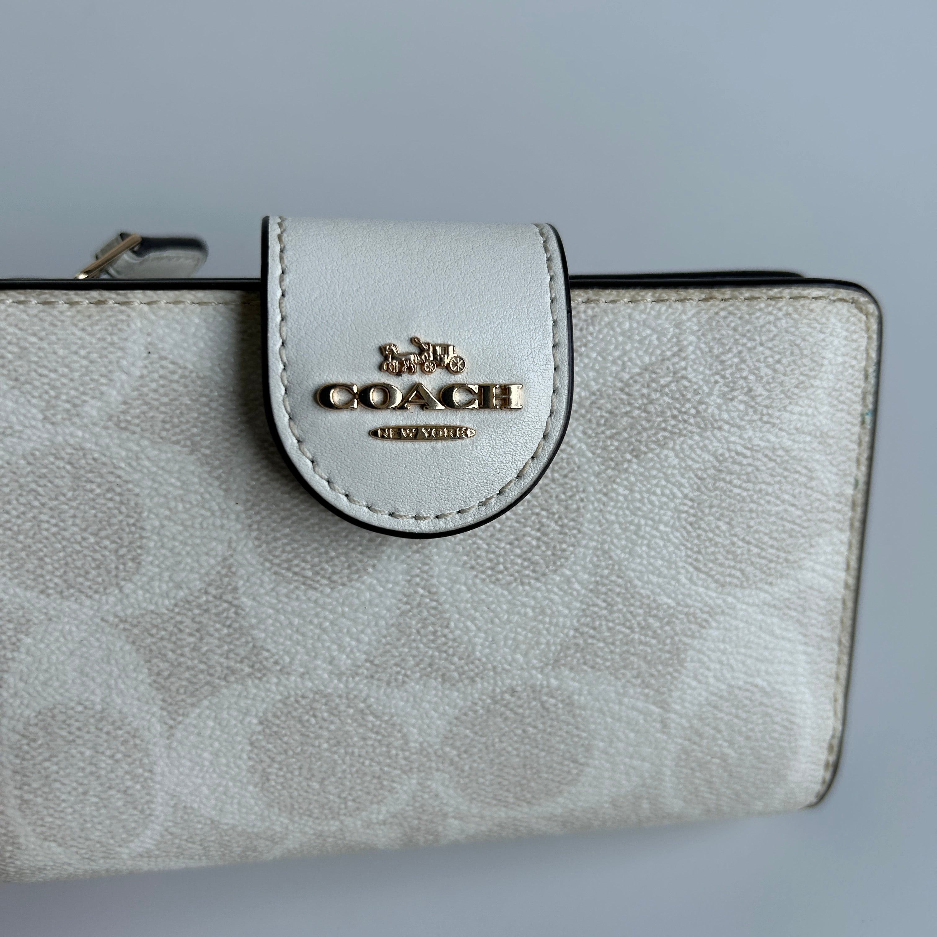 Coach Medium Corner Zip Chalk White Signature Canvas Leather Wallet Excellent