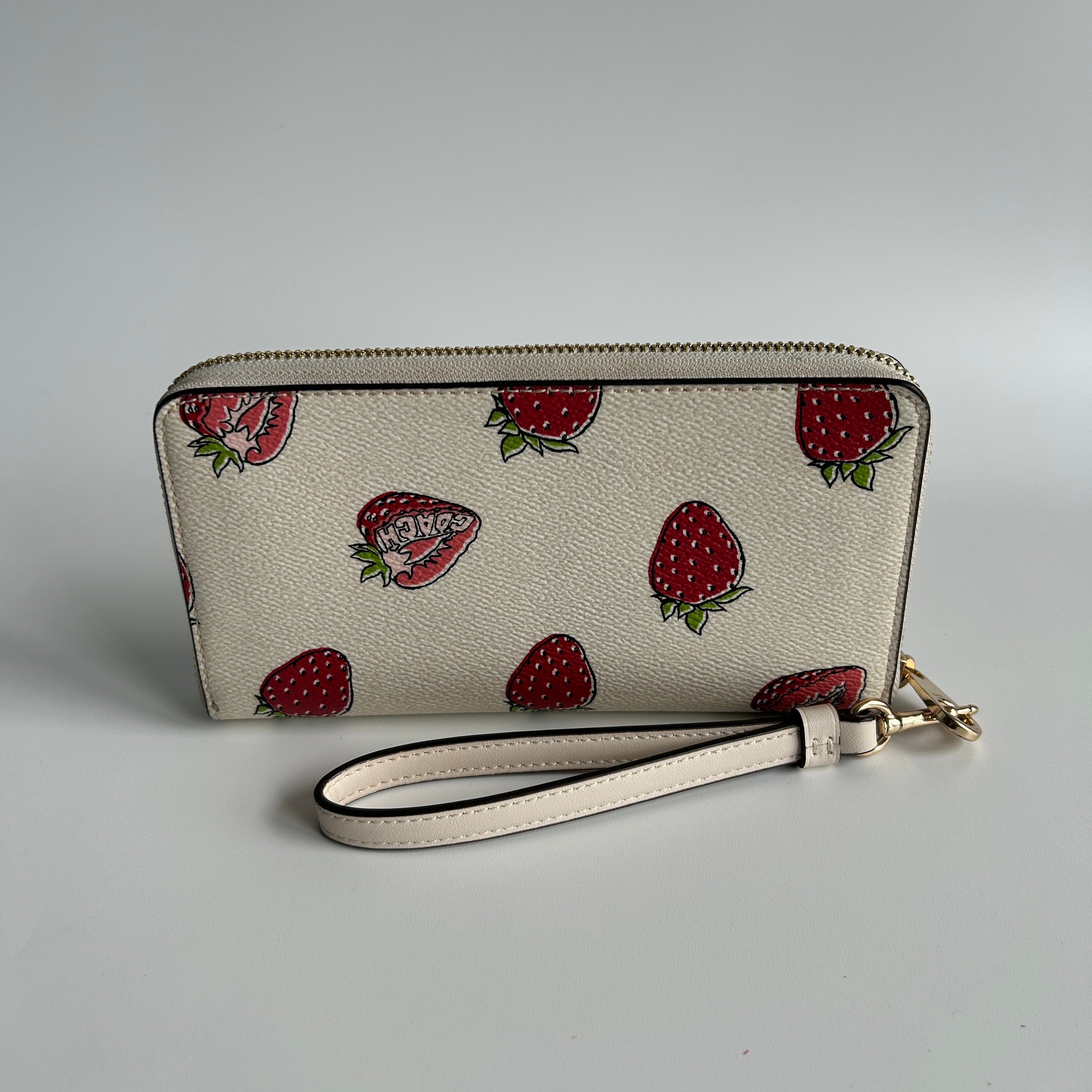 Coach Long Zip Around Strawberry Chalk White Leather Wristlet Excellent