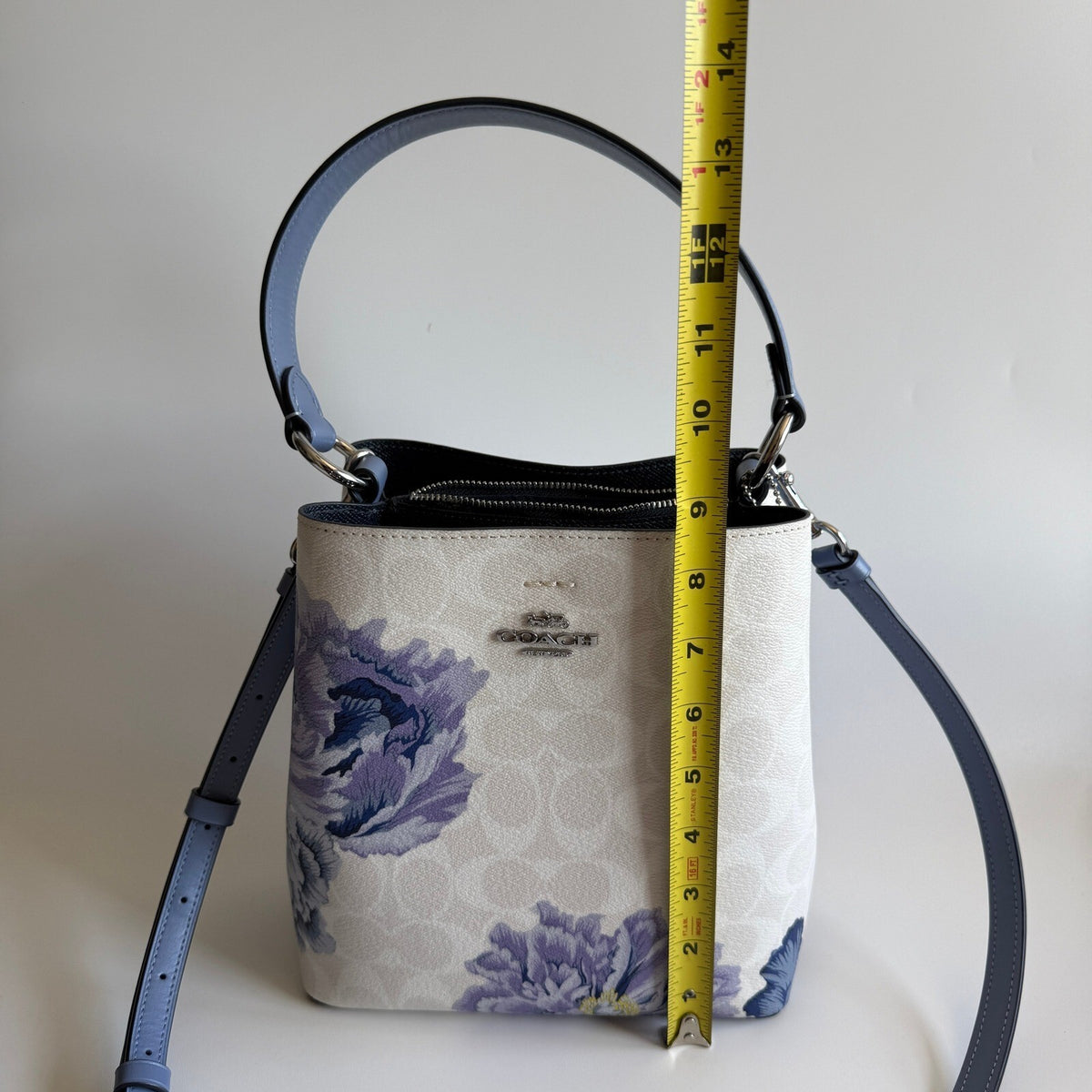 Coach Small Town Bucket Bag Chalk Signature Canvas Kaffe Fassett Print 6024