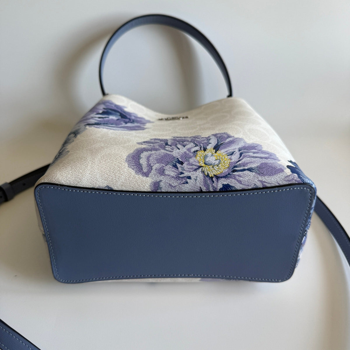 Coach Small Town Bucket Bag Chalk Signature Canvas Kaffe Fassett Print 6024