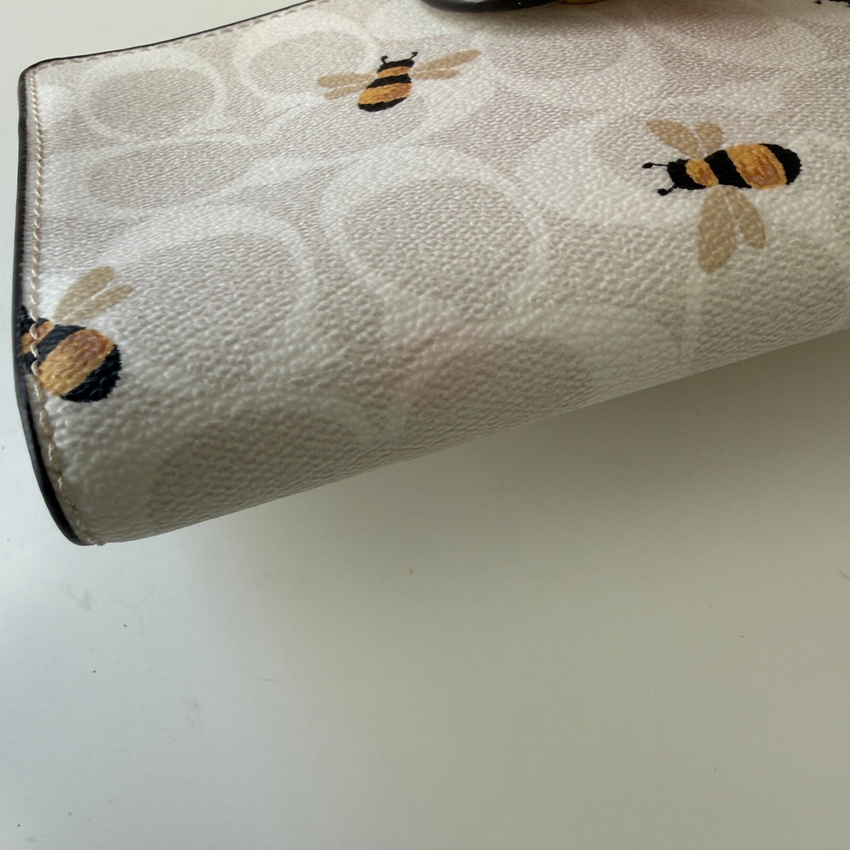 Coach Tech Wallet Chalk Glacier White Signature Canvas Bee Print C8676