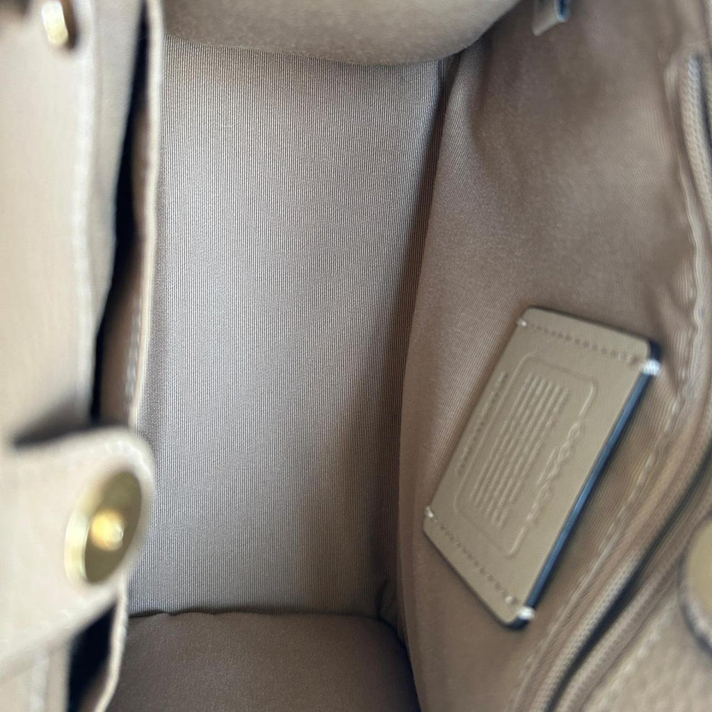 Coach Dempsey Tote 22 Light